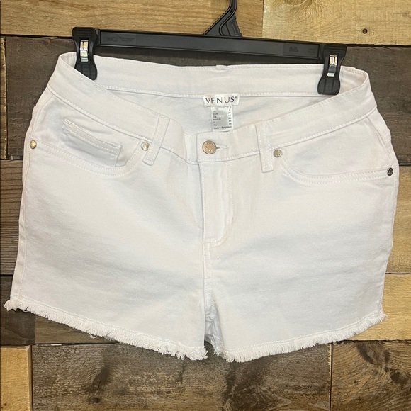 White Shorts, Venus, Size 6, cut-off, (98% cotton, 2% elastane) - Picture 2 of 9